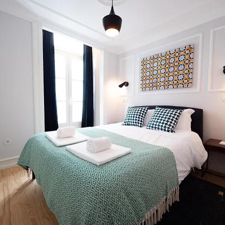 Augusta 229-5e-city Center Apt- Balcony & Elevator 公寓