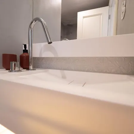 Augusta 229-5e-city Center Apt- Balcony & Elevator