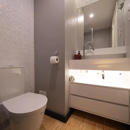 Augusta 229-5e-city Center Apt- Balcony & Elevator