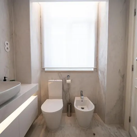 Augusta 229-5e-city Center Apt- Balcony & Elevator *