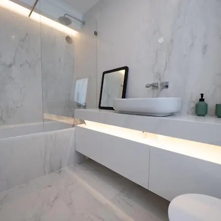 公寓 Augusta 229-5e-city Center Apt- Balcony & Elevator *