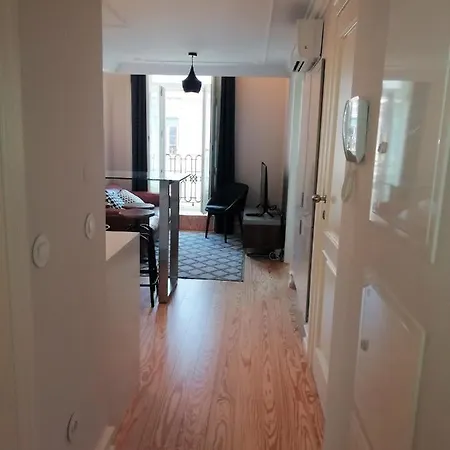 Augusta 229-5e-city Center Apt- Balcony & Elevator *