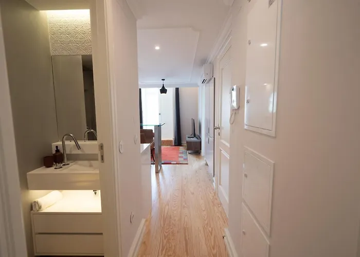 Augusta 229-5e-city Center Apt- Balcony & Elevator 公寓