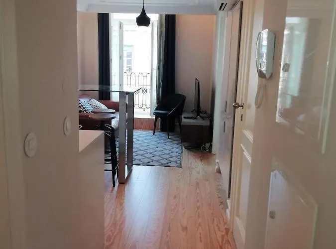 Augusta 229-5e-city Center Apt- Balcony & Elevator *