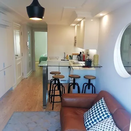 Augusta 229-5e-city Center Apt- Balcony & Elevator アパート